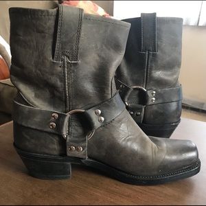 Frye harness boots. Women’s 10m.